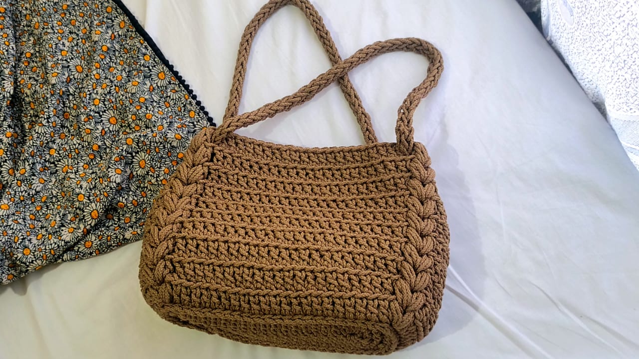 Crochet bag pattern free: the Everyday crochet bag