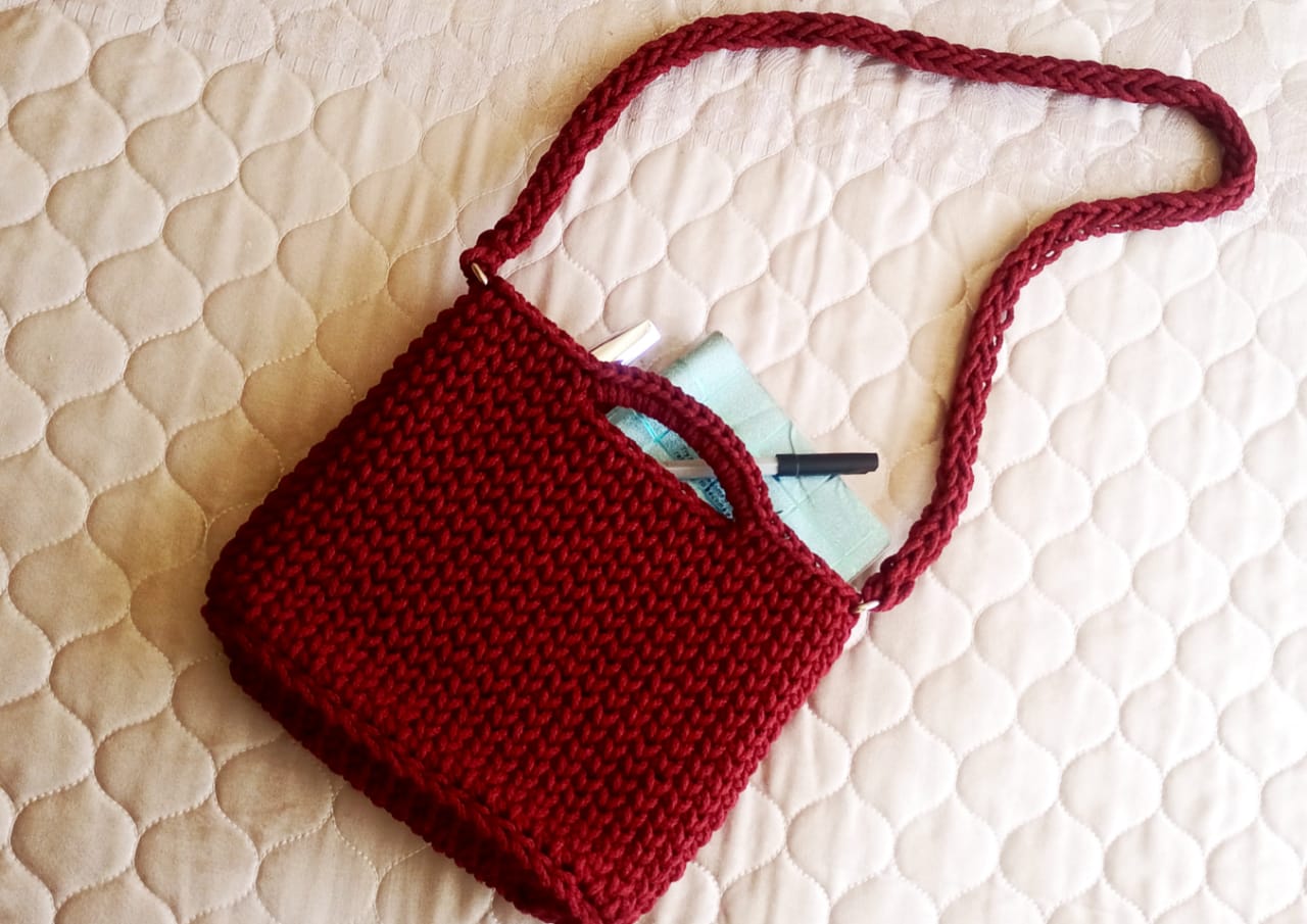 Crochet crossbody bag pattern:The Bubbly bag