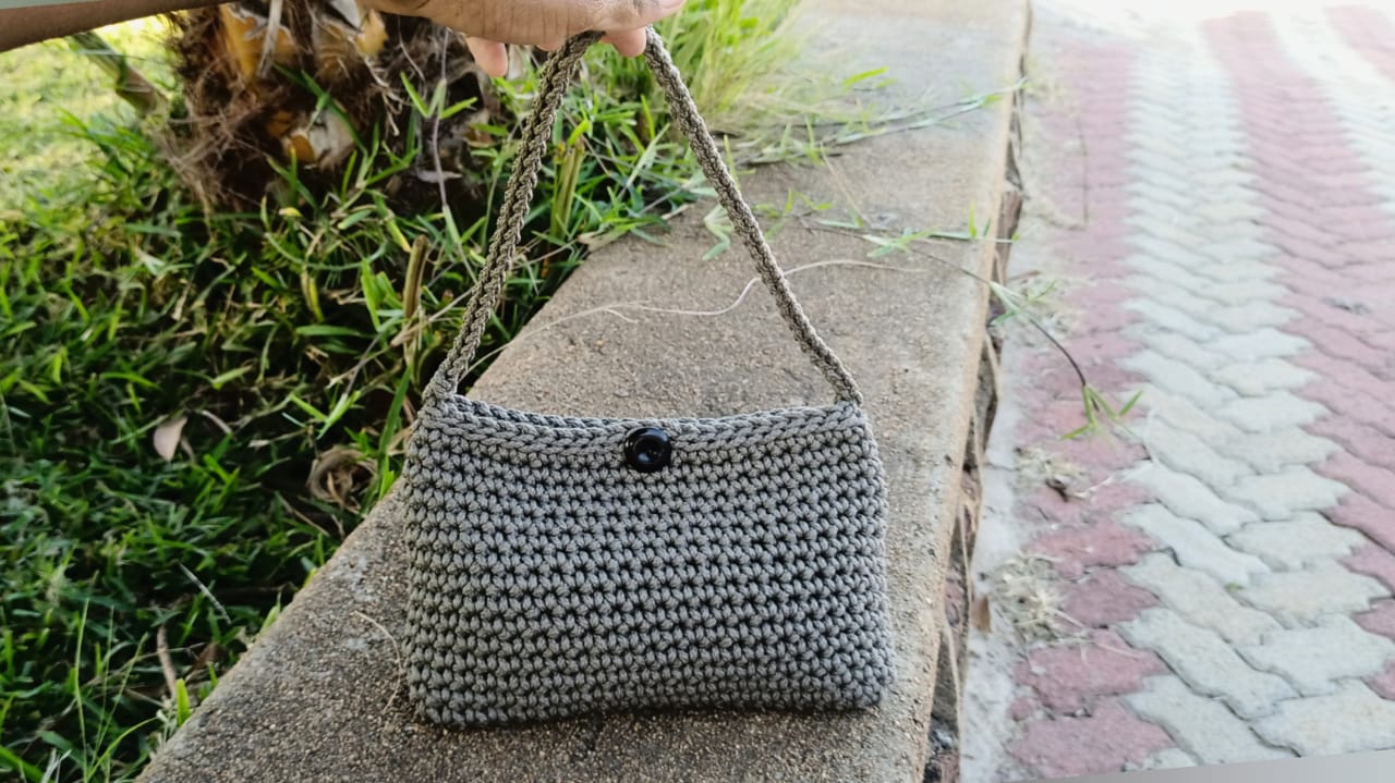 crochet baguette bag