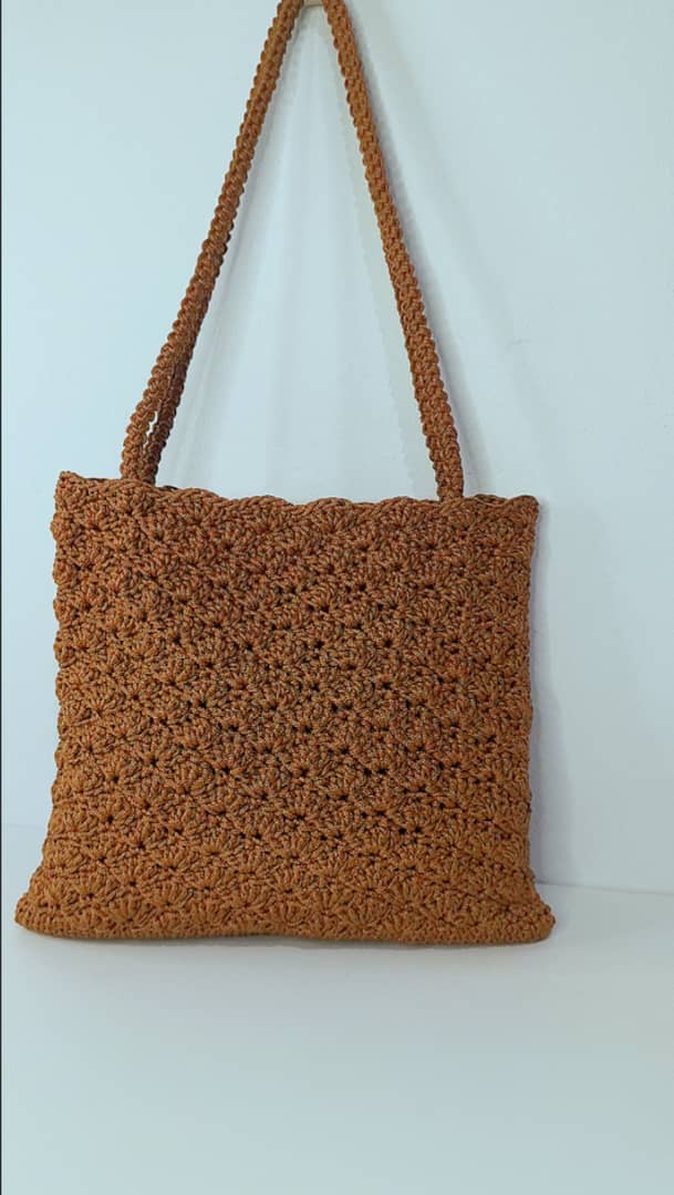 Crochet tote bag pattern Free: The Sammi crochet tote bag